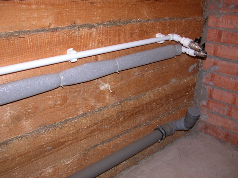 Современная надежная система водоснабжения частного дома с накопительным баком