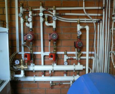 Отопление и канализация в загородном доме: инженерные сети в нашем исполнении