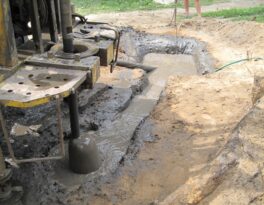 В каких случаях выполняют бурение скважин малогабаритной техникой